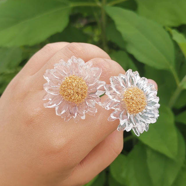 Transparent daisy flower finger ring