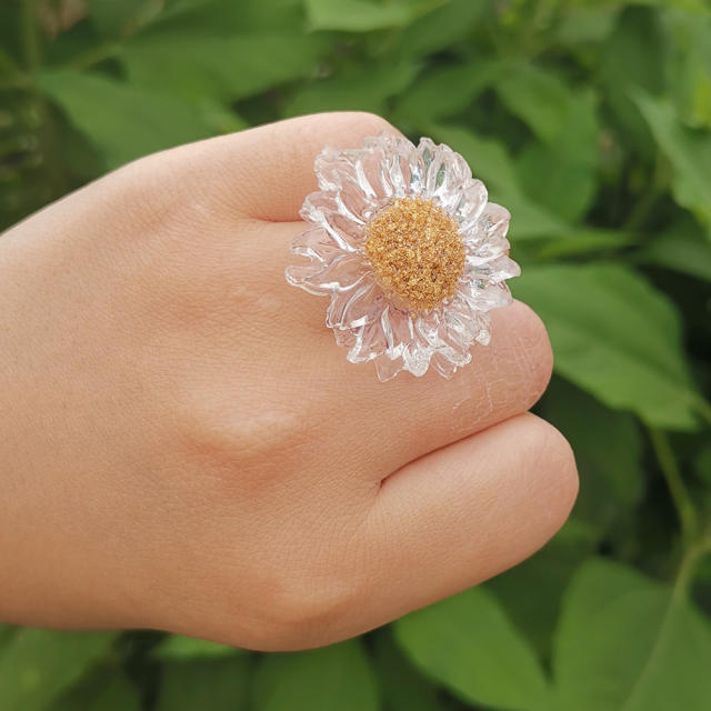 Transparent daisy flower finger ring