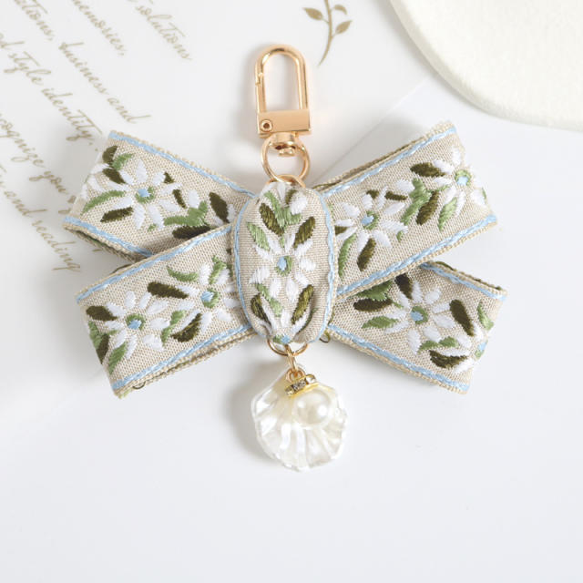 Vintage bow pearl keychain