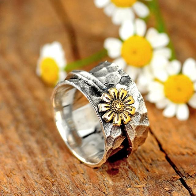 Vintage daisy engraved fidget rings