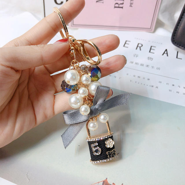 Diamond lock pearl crystal keychain