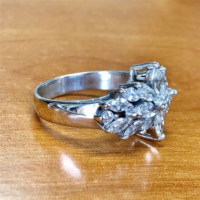 Luxury diamond flower wedding ring