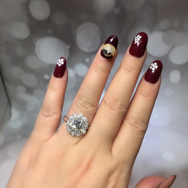 Flower diamond wedding rings