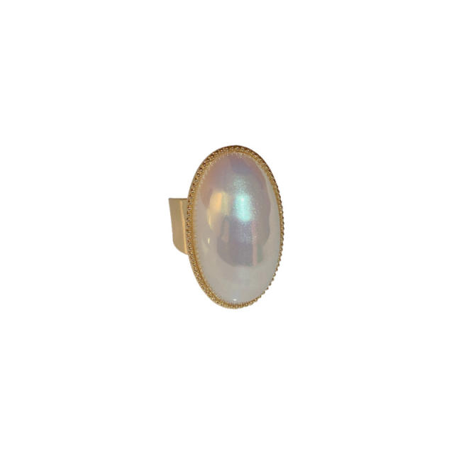 Oval pearl finger ring