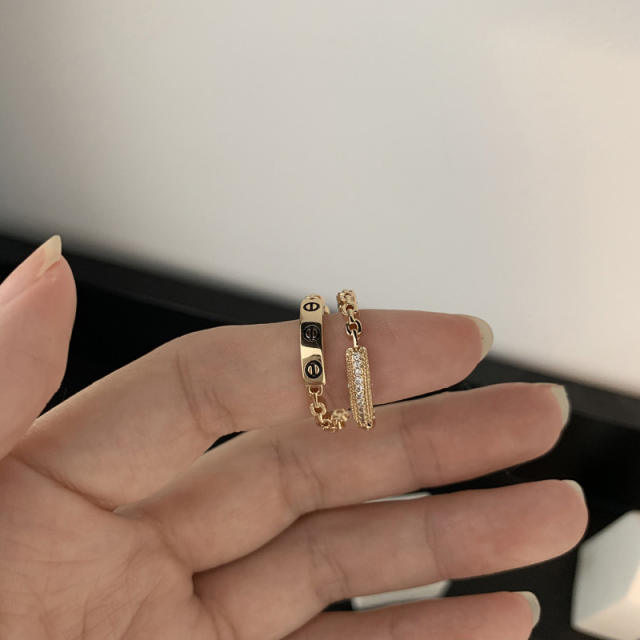 Unique gold color two layer chain open finger ring