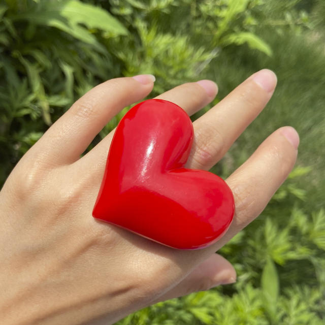Resin heart finger ring