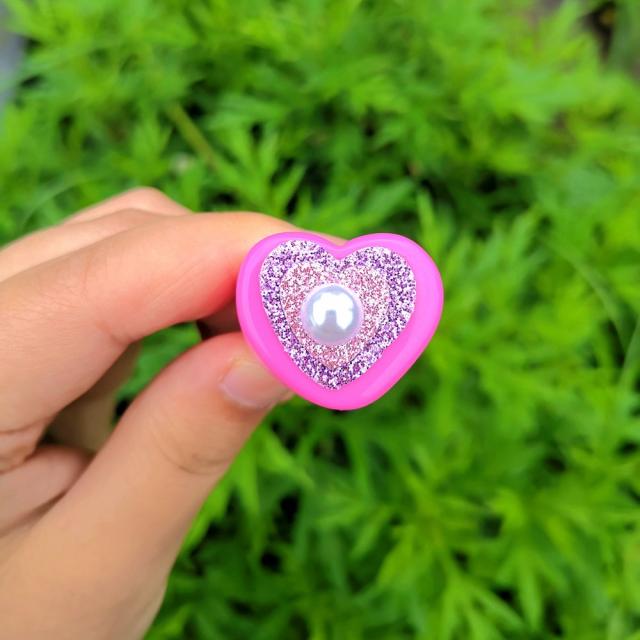 Glittery pearl heart resin finger ring