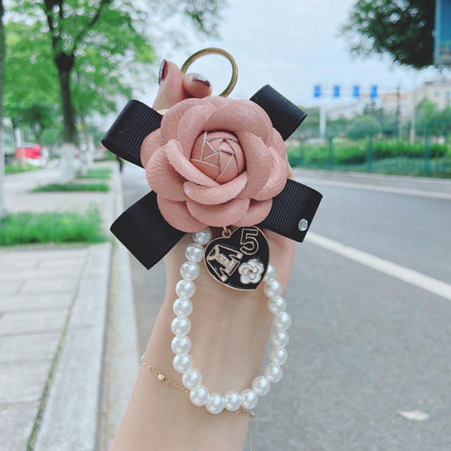 Bow-knot flower pearl keychain