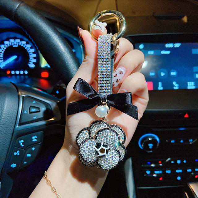Diamond flower pearl keychain