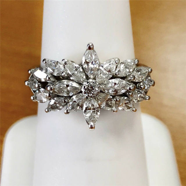 Luxury diamond flower wedding ring