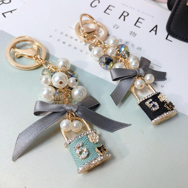 Diamond lock pearl crystal keychain
