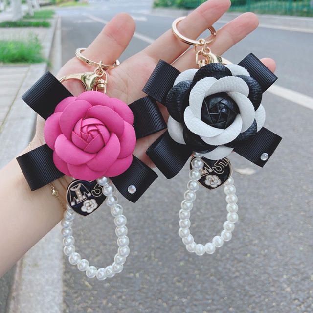 Bow-knot flower pearl keychain