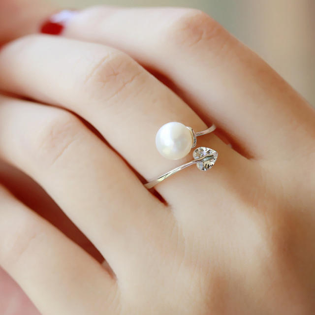 Cubic zirconia Pearl opening adjustable finger ring