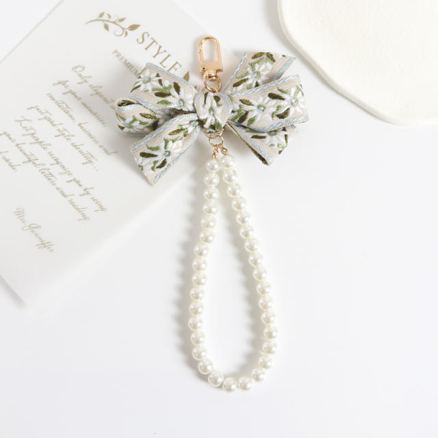 Vintage bow pearl keychain