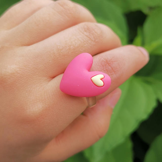 Double color resin heart finger ring