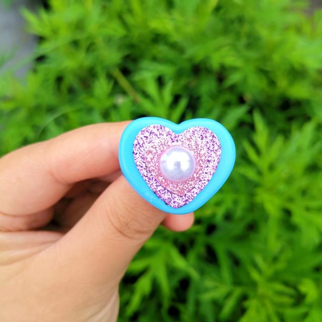 Glittery pearl heart resin finger ring