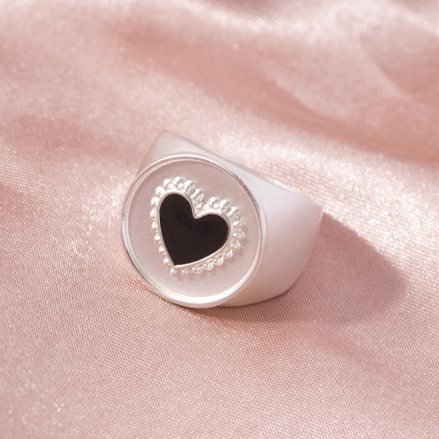 Heart enamel finger ring