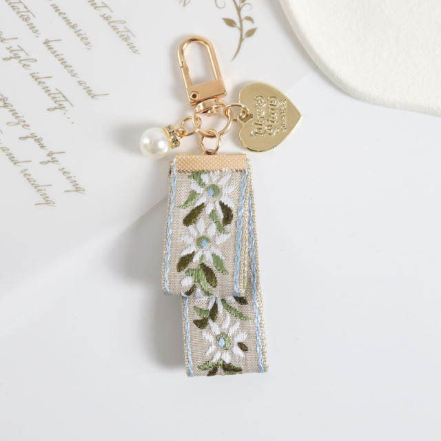 Vintage bow pearl keychain