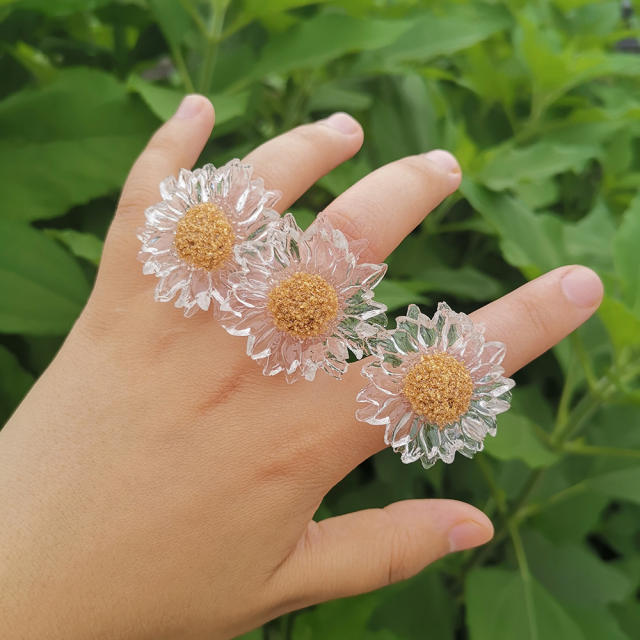 Transparent daisy flower finger ring