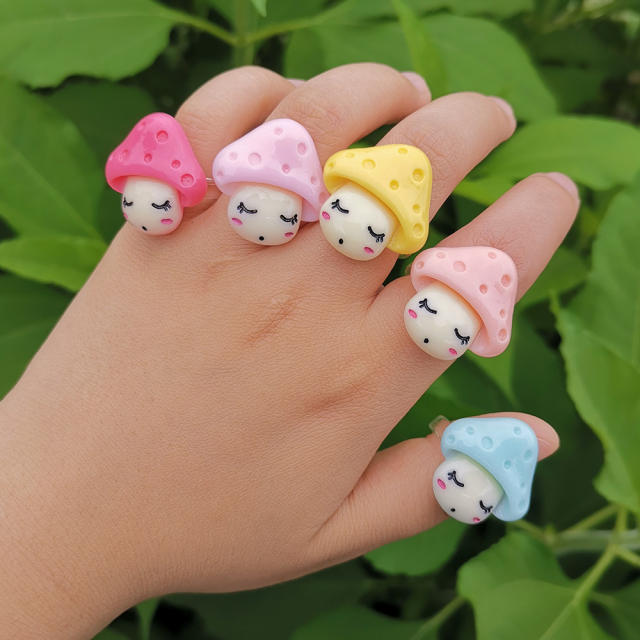 Color mushroom resin finger ring