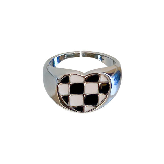 Checkered heart vintage open finger ring