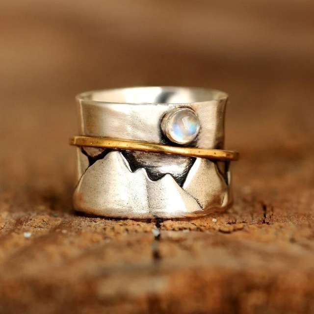 Vintage spinner rings with moonstone set