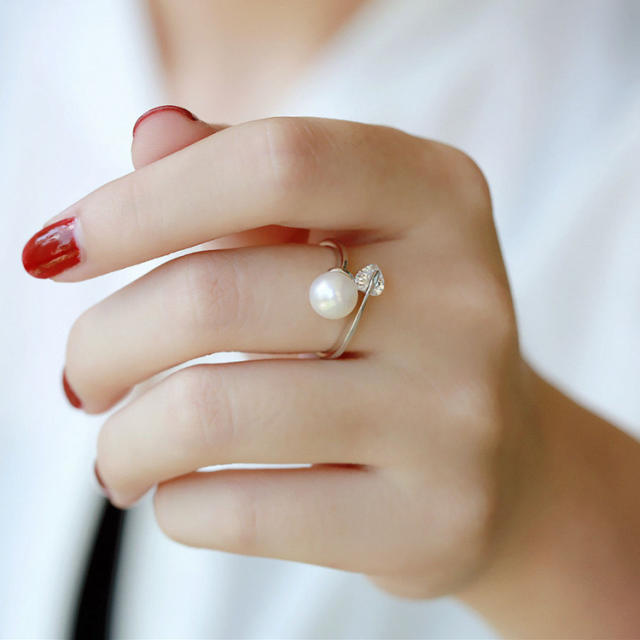 Cubic zirconia Pearl opening adjustable finger ring