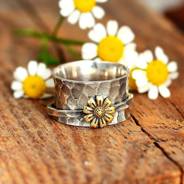 Vintage daisy engraved fidget rings