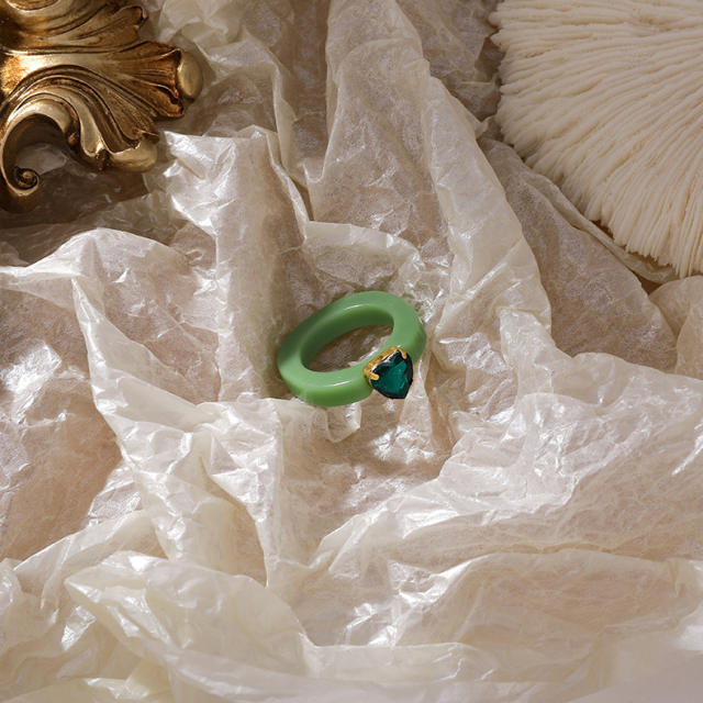 Acrylic heart-shaped rhinestone finger ring