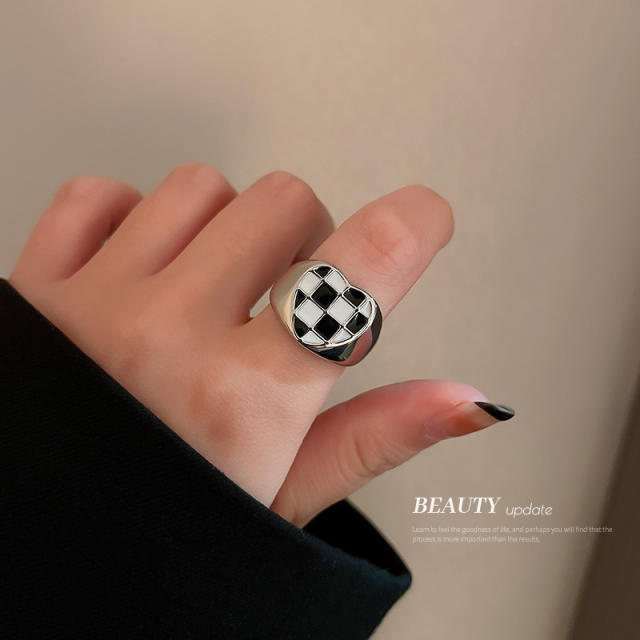 Checkered heart square open finger ring