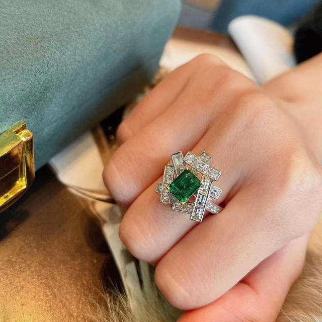 Irregular shaped emerald openning rings for women