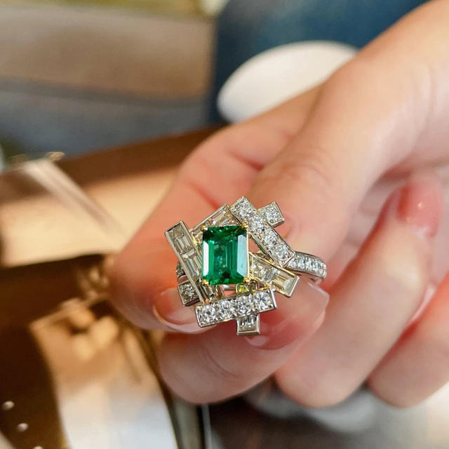 Irregular shaped emerald openning rings for women