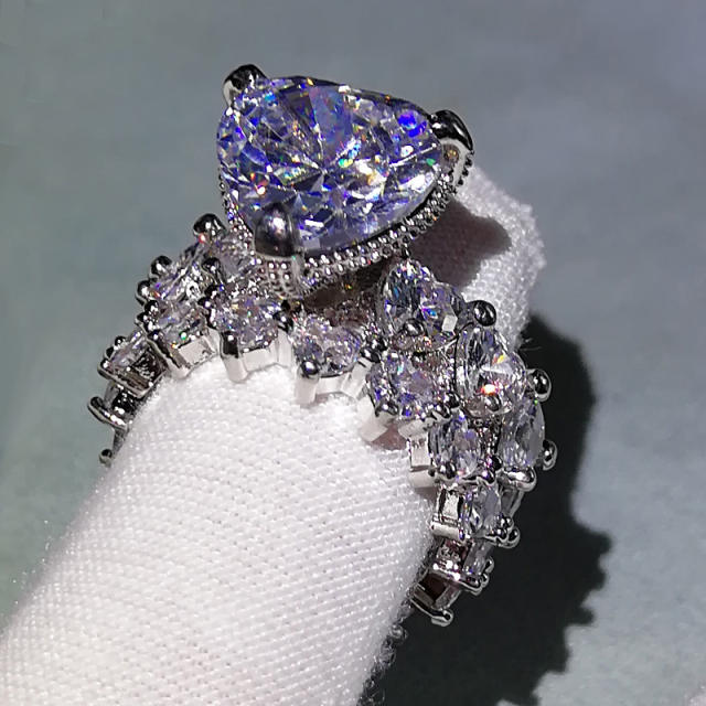 Luxuyr cubic zircon heart two piece wedding rings set