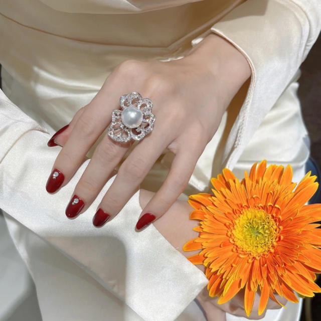Luxury pearl hollow flower women rings
