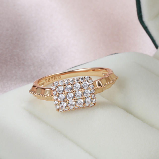 Fashion inlaid zircon rose gold ring