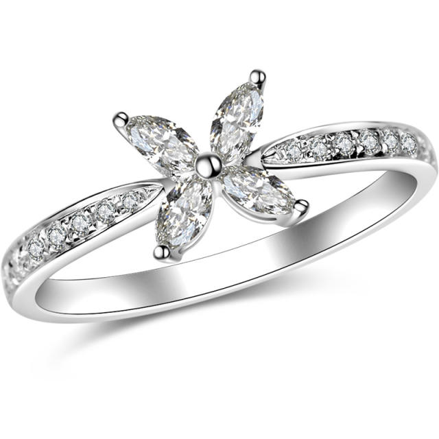 New half-edge diamond four-leaf clover ring