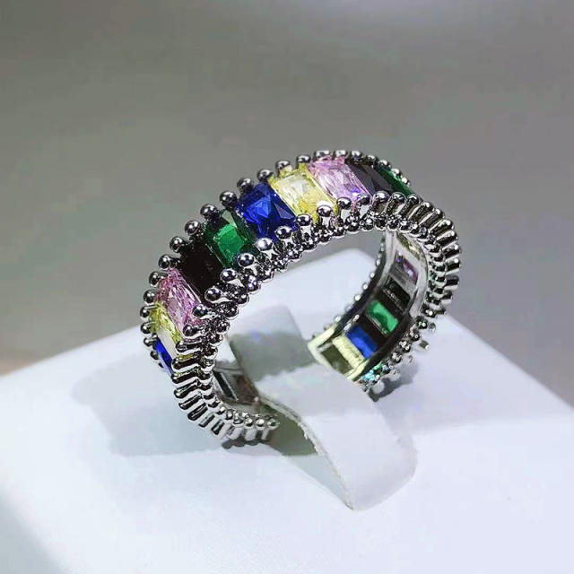 Fashion inlaid color zircon ring