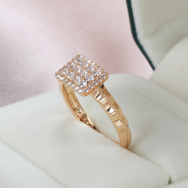 Fashion inlaid zircon rose gold ring