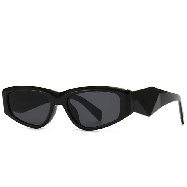 Elegant irregular shaped rim vintage sunglasses