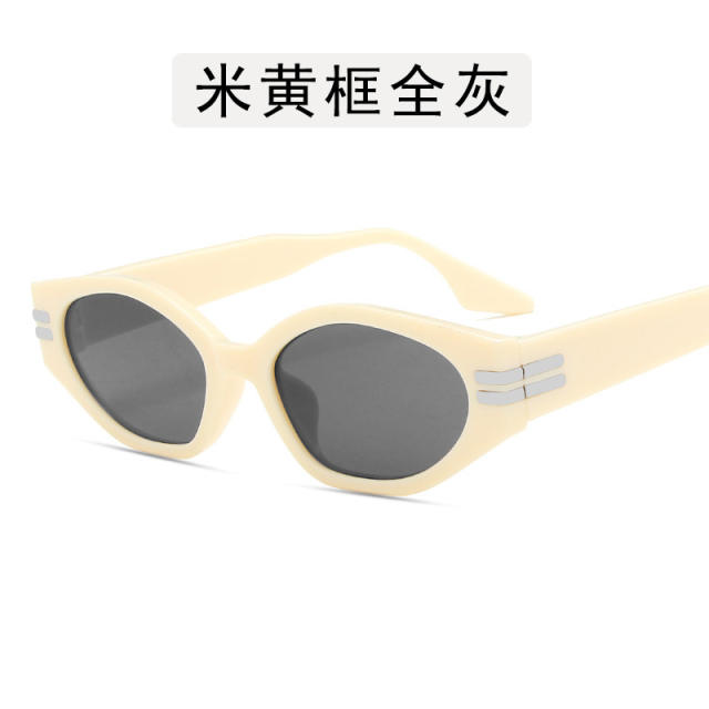 Irregular retro sunglasses with small frame