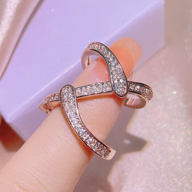 Fashion inlaid zircon rose gold ring