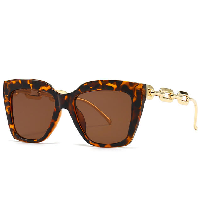 Metal chain leg ins popular women sunglasses