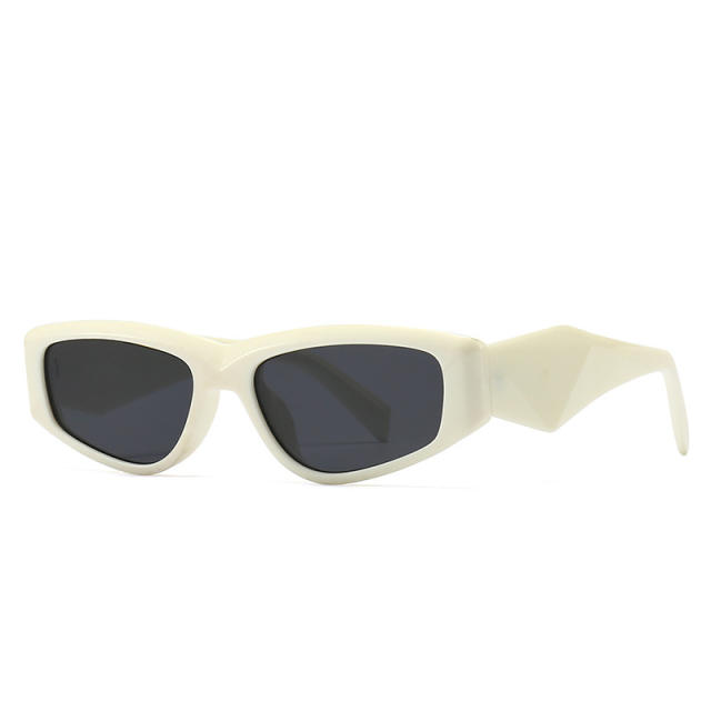Elegant irregular shaped rim vintage sunglasses