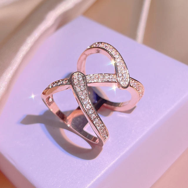 Fashion inlaid zircon rose gold ring