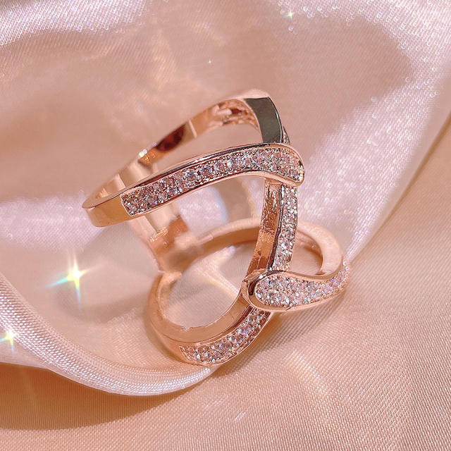 Fashion inlaid zircon rose gold ring