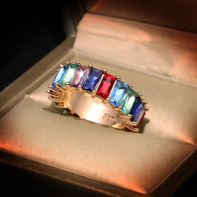 Fashion full circle inlaid color zircon ring