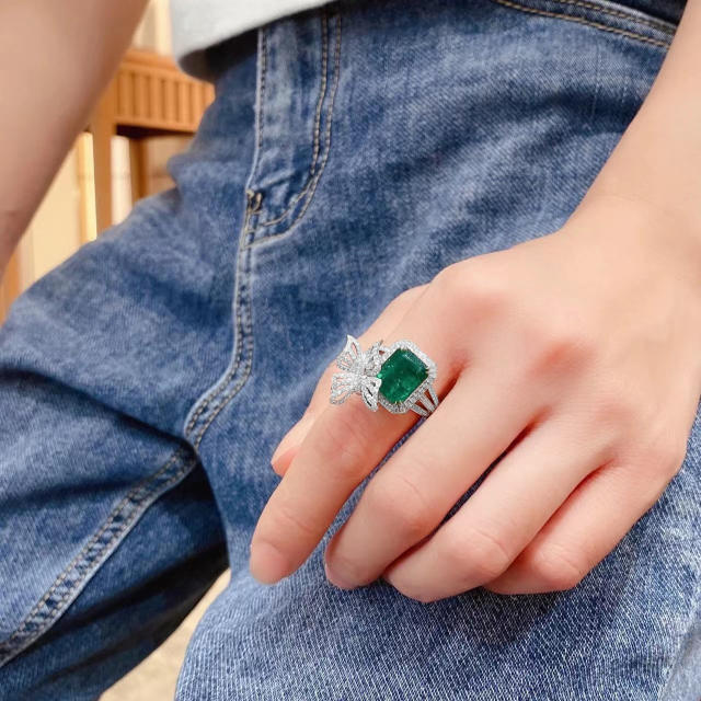 Luxury emerald hollow butterfly rings