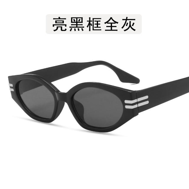 Irregular retro sunglasses with small frame