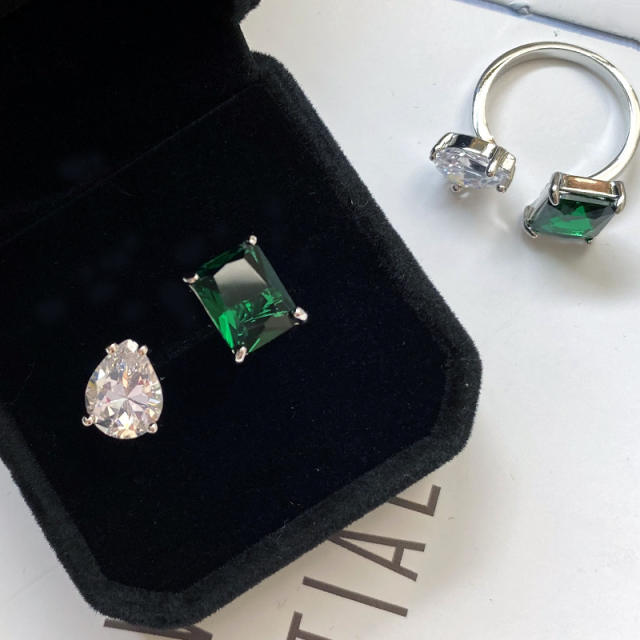 18KG emerald drop openning rings