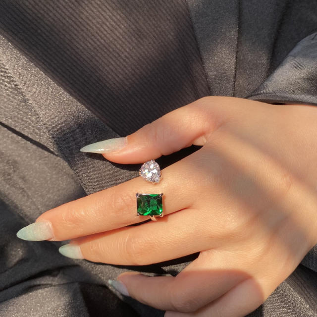 18KG emerald drop openning rings